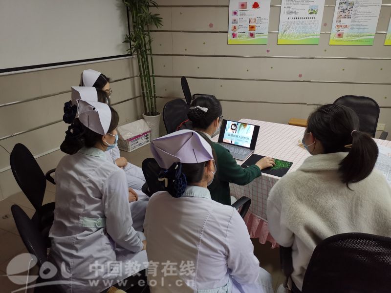 护理专业学生在绍兴人民医院实习.jpg